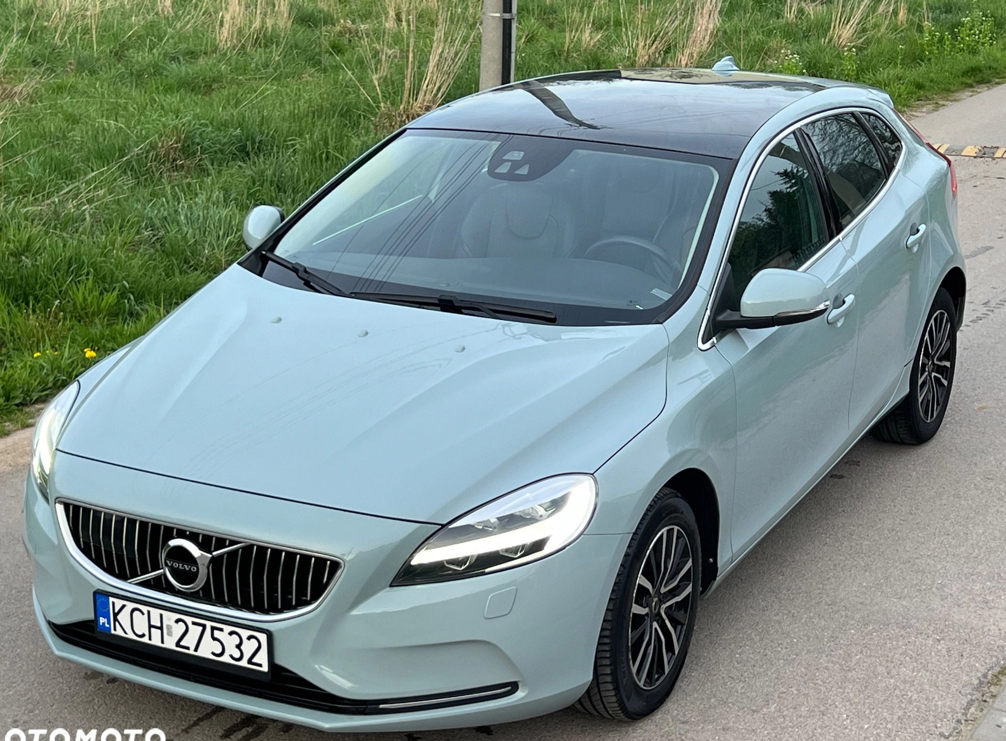 Volvo V40 cena 59900 przebieg: 165500, rok produkcji 2017 z Chrzanów małe 781